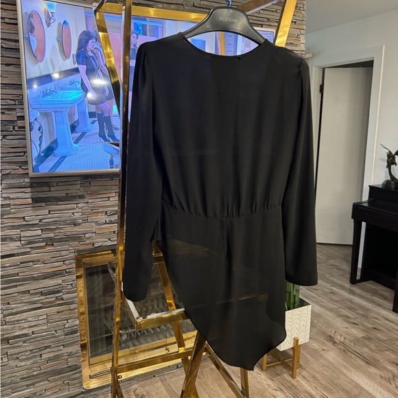 BCBGMAXAZRIA Eugenie Asymmetrical Blouse Size Medium - Picture 3 of 3